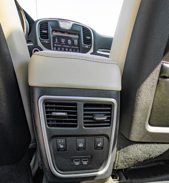 2017 Chrysler 300 300C
